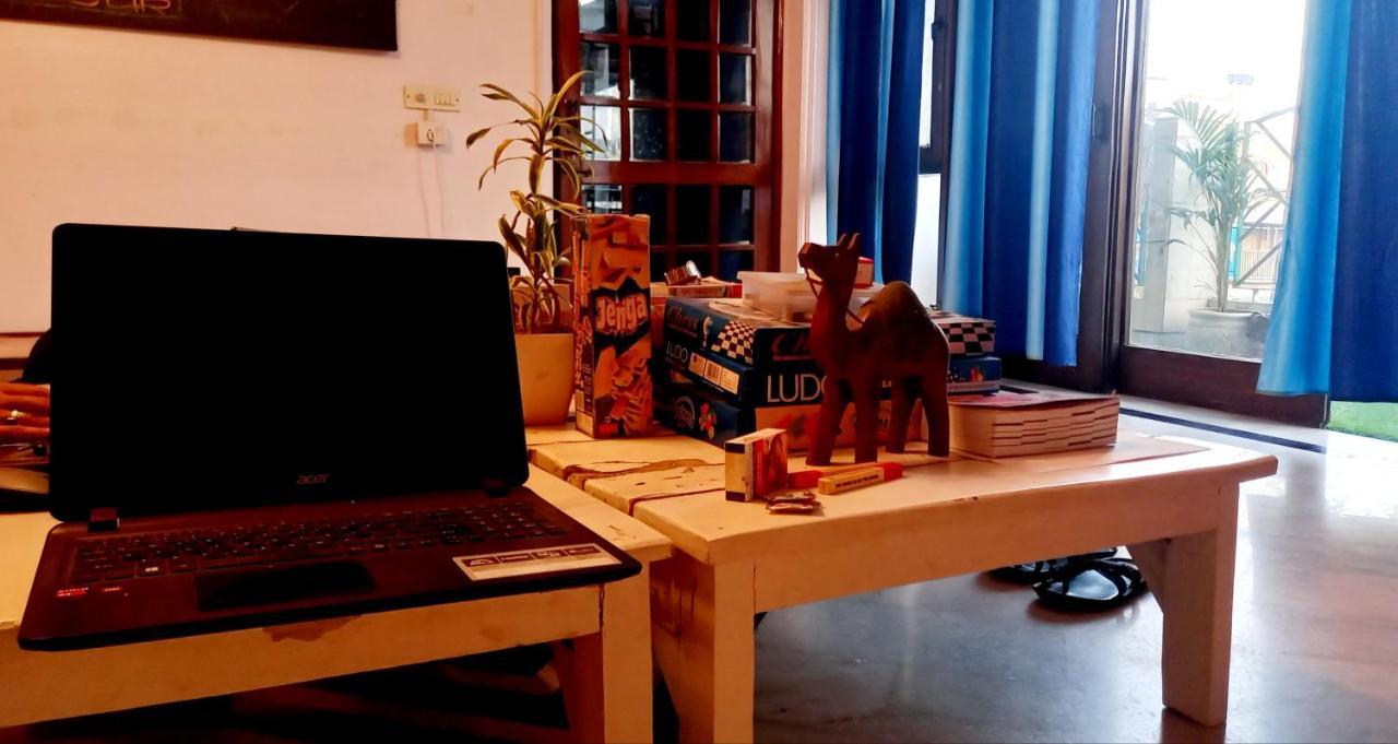 A Sleepy Fox Hostel Ню Делхи Екстериор снимка