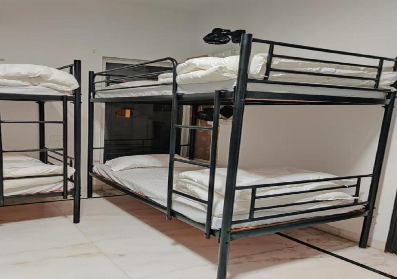 A Sleepy Fox Hostel Ню Делхи Екстериор снимка