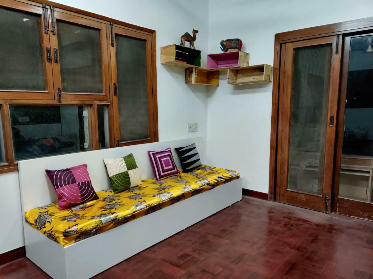 A Sleepy Fox Hostel Ню Делхи Екстериор снимка