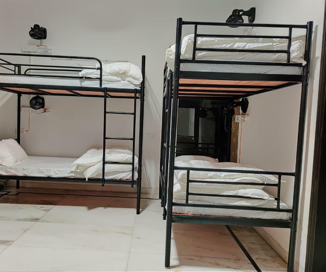 A Sleepy Fox Hostel Ню Делхи Екстериор снимка
