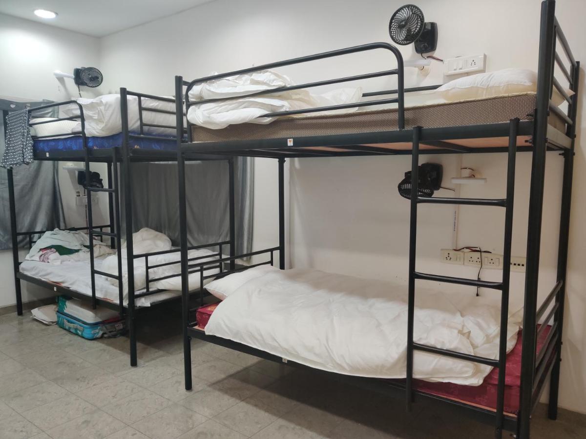 A Sleepy Fox Hostel Ню Делхи Екстериор снимка