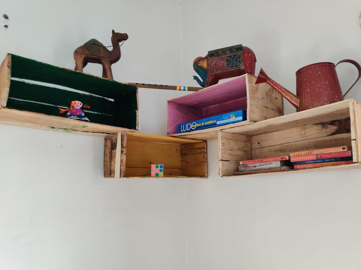 A Sleepy Fox Hostel Ню Делхи Екстериор снимка