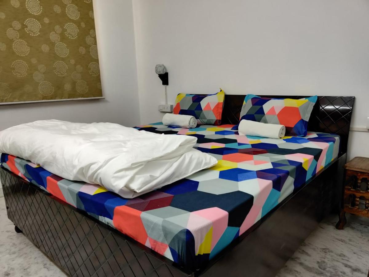 A Sleepy Fox Hostel Ню Делхи Екстериор снимка